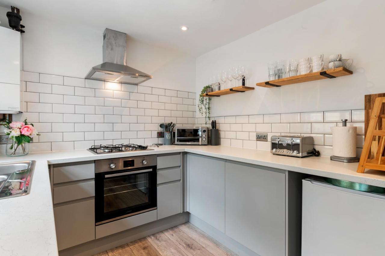 Ivydene - Beautiful Cottage, Stone Throw From Beach, Wonderful Sea Views Saundersfoot Exterior foto