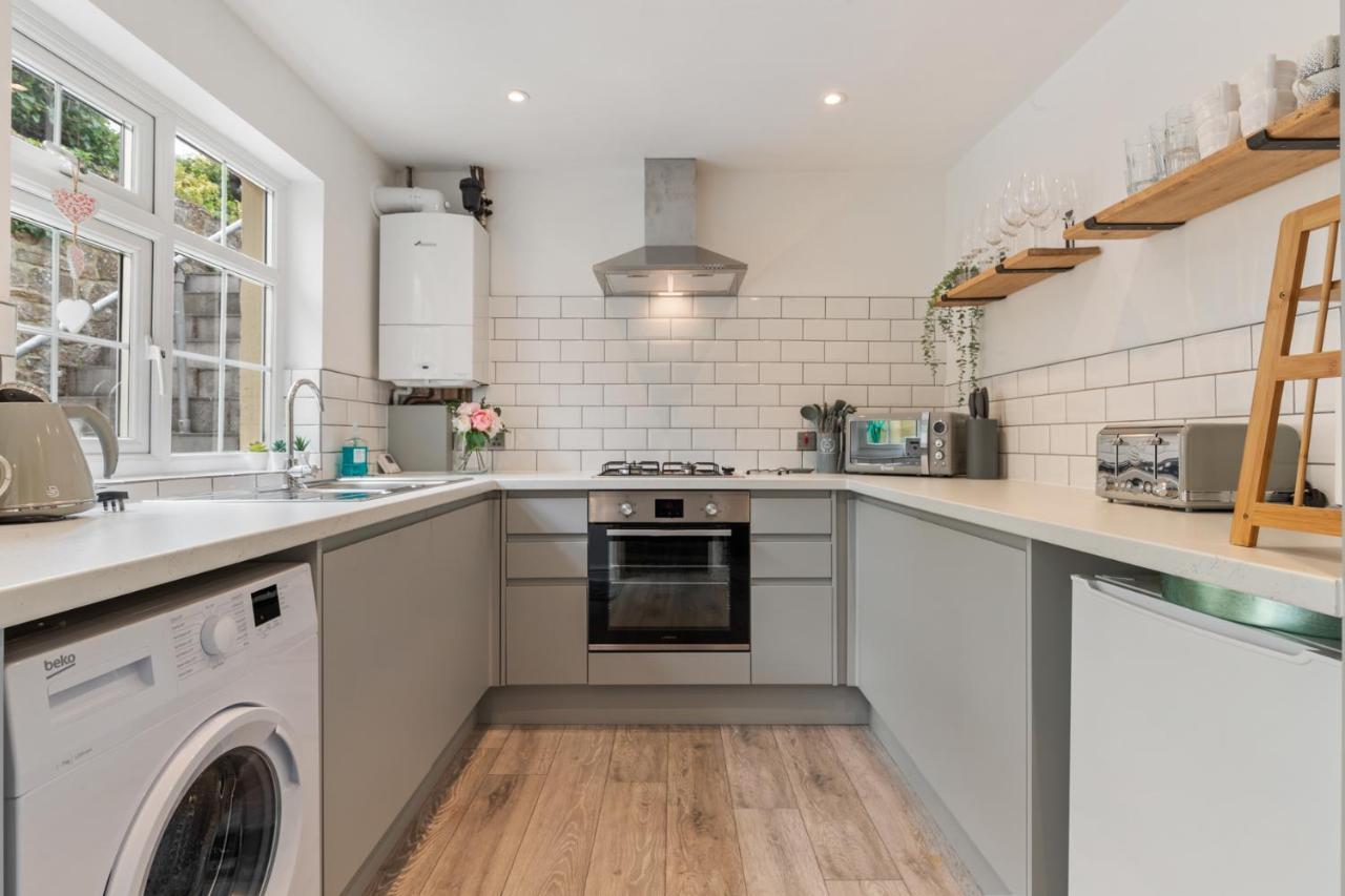 Ivydene - Beautiful Cottage, Stone Throw From Beach, Wonderful Sea Views Saundersfoot Exterior foto